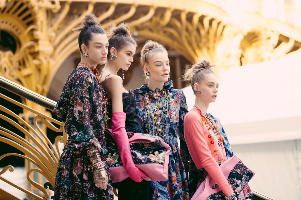 Chanel Beauty Fall 2018: Mesmerizing Gold Highlights - Global Fashion News