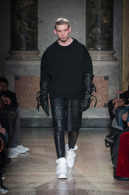 Les Hommes Fall 2018: Elegant Militarized Menswear - Global Fashion News